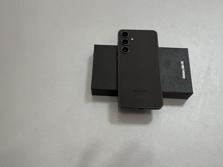 Samsung Galaxy S24 FE 5g, 128 gb, 8 gb ram, Graphite, la cutie