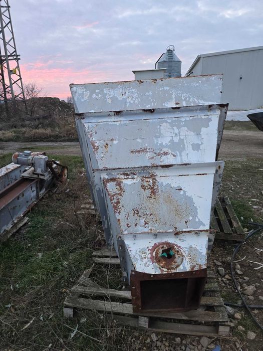 Еднотонен смесител за производство на фуражи.