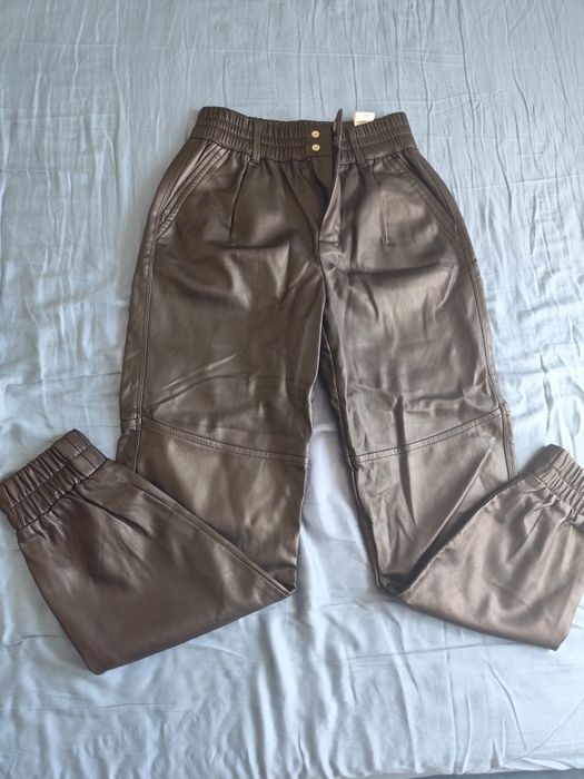 Pantaloni piele Bershka
