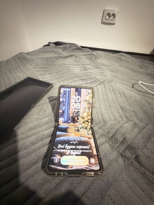 Продам Samsung Z Flip7