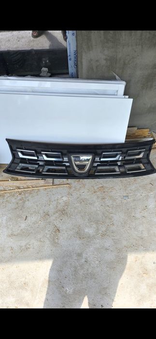 Grila, masca fata dacia duster.