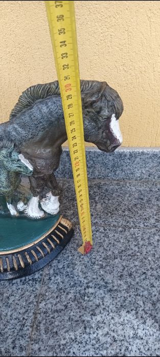 Statuie din Fonta , Opritor pentru Ușa