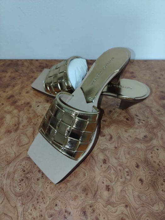 Papuci noi Bottega Veneta