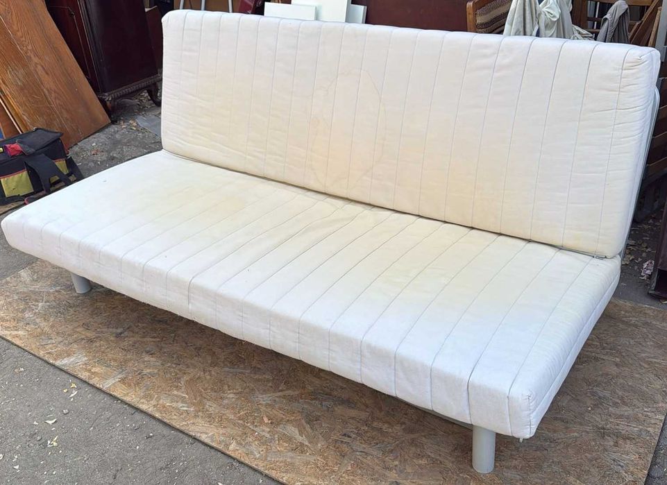 Canapea Extensibila cu cadru metalic si Lada; Pat cu Saltea 200x140 cm