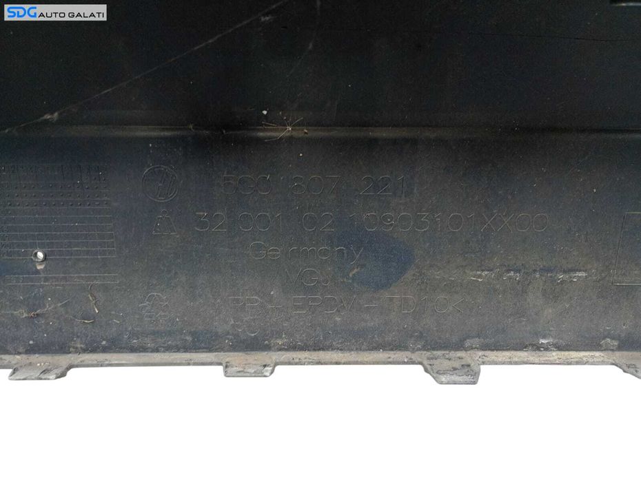 Bara Spoiler Fata cu Locas Senzori Parcare Culoare LH5X Volkswagen Golf 7 Break Combi 2013 - 2017 Cod 5G0807221 [LC0514]