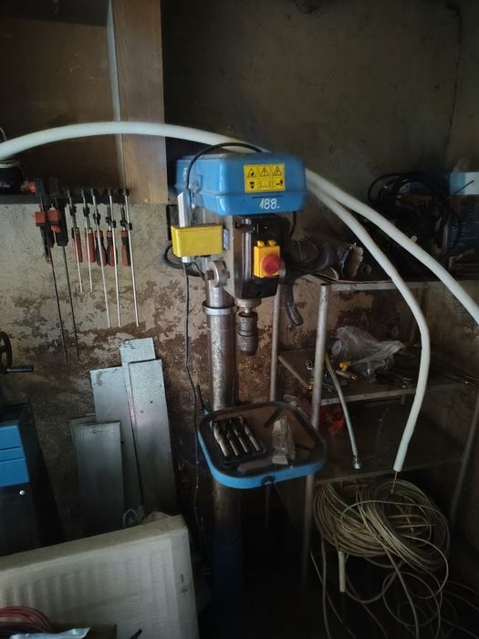 Vând bormașină cu coloana Fervi