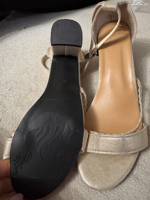 Елегантни сандали