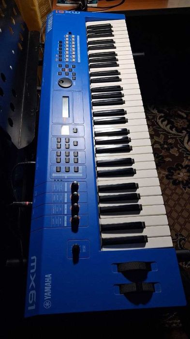 Продам синтезатор Yamaha MX61 BU