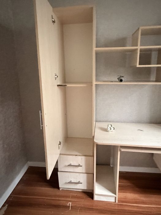 Шкаф для спални хорошим сост