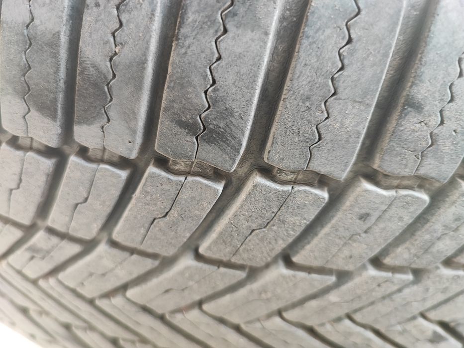 Всесезонни Гуми Bridgestone 225 60 r18