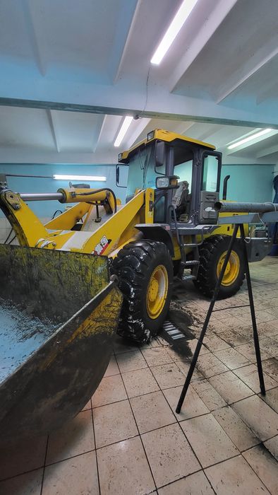 Фронтальный погрузчик XCMG LV300