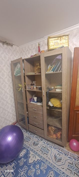 Книжный шкаф гостиной