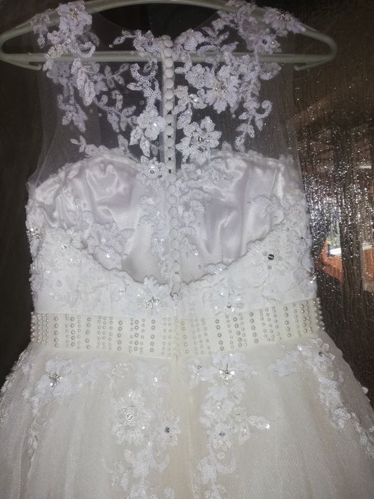 Vând rochii de mireasă