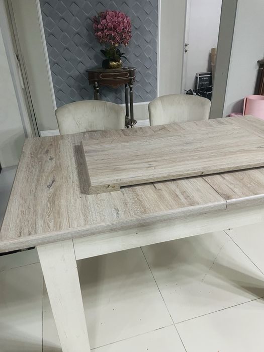 Кухлнный стол со стульями