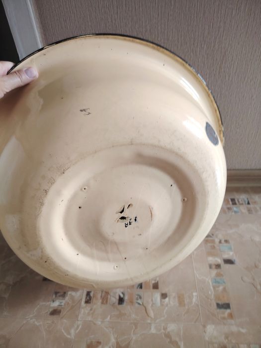Продам тазы эмалированные