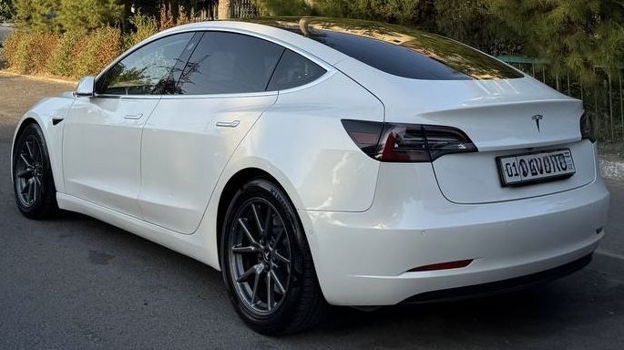 Продам TESLA MODEL 3 long range