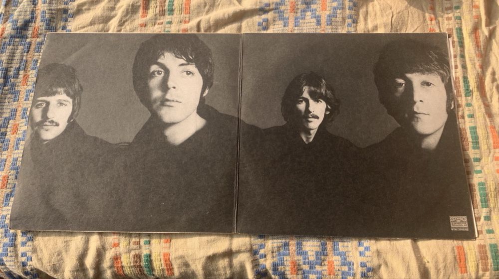 Продам альбомы группы «The Beatles»