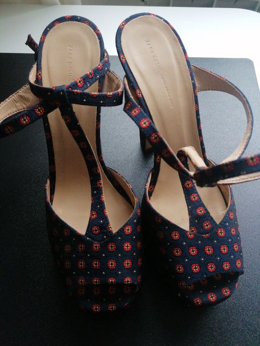 Sandale cu platforma