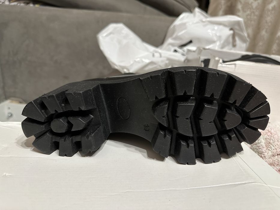 Продам новые кожанные сезон очень