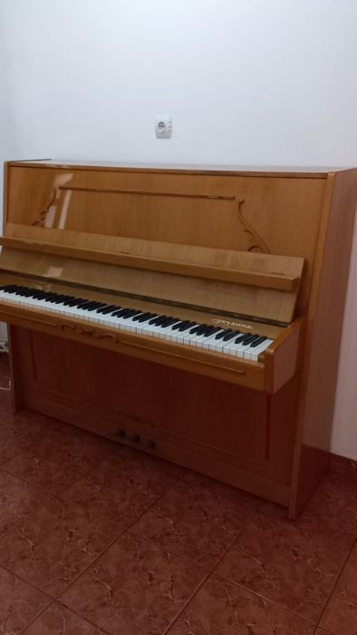 Pianină marca Ucraina