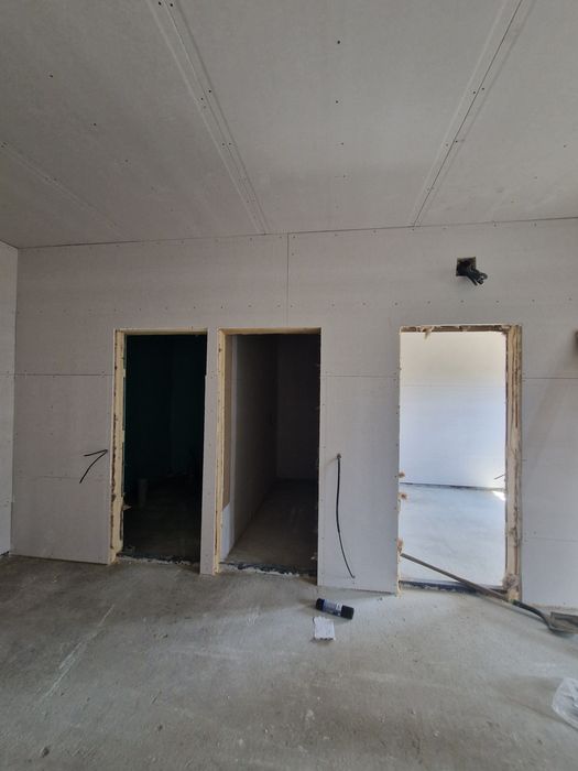 Vând casa pe structura metalica cu panouri Sandwich 9x7