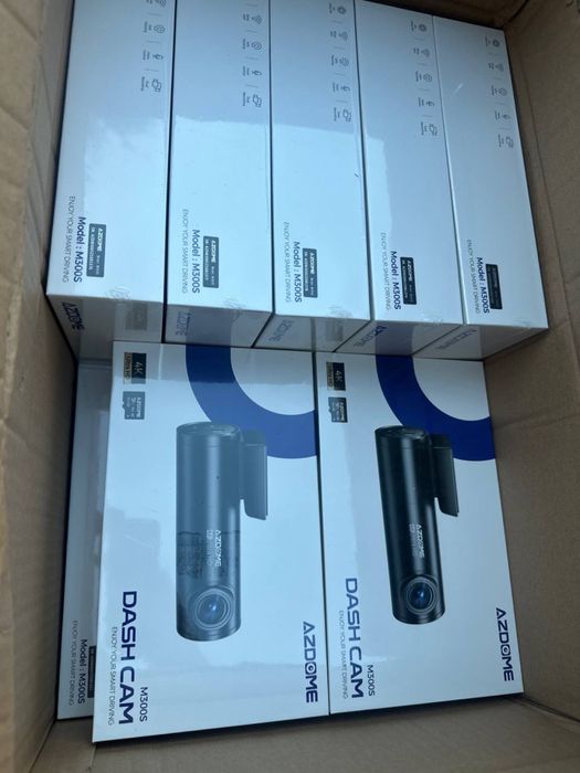 AvtoRegistrator Azdome M550. M300