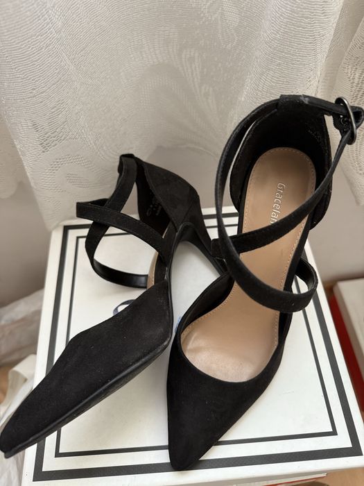 Обувки на ток / Graceland