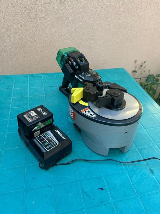 Masina indoit-debitat fier beton pe acumulator  Hikoki  VB3616DA