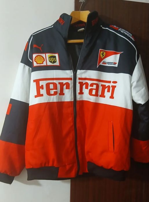 Ferrari . Yengil va qulay boʻlgan kurtka unversalniy