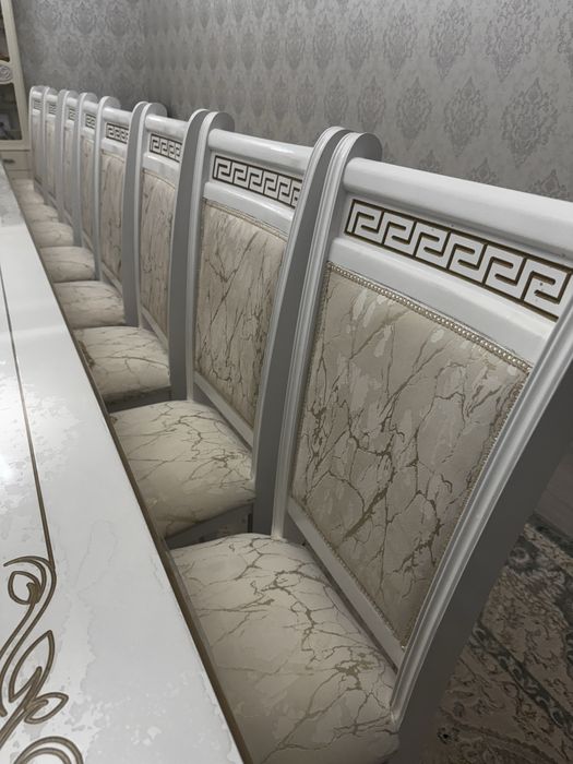 Стол 20 стульями