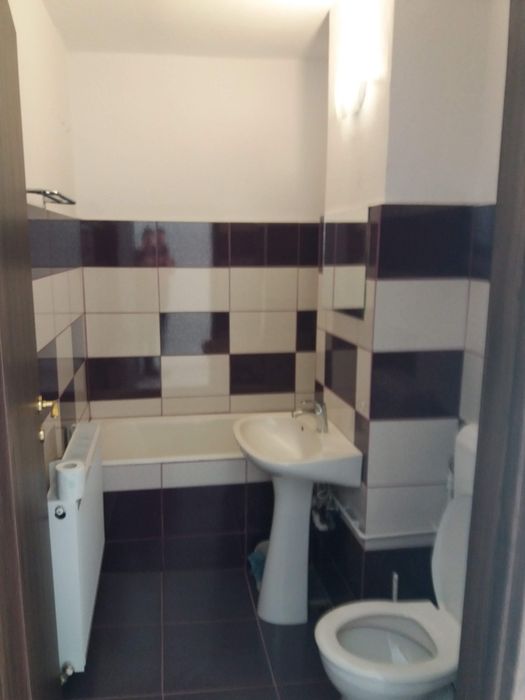 Închiriez apartament