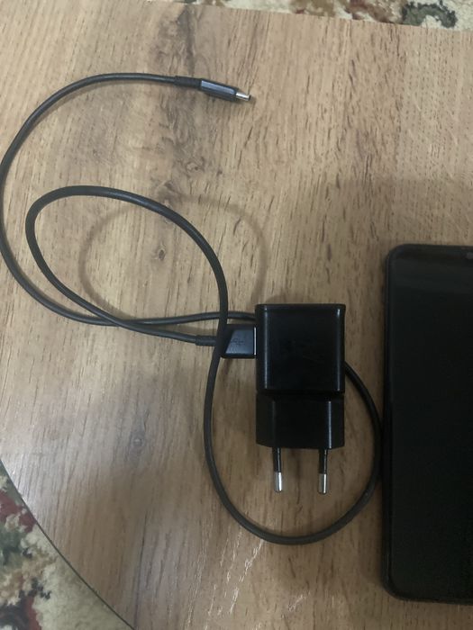 Samsung A40 телефон