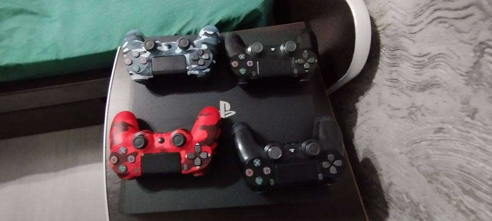 Vând PS 4 Pro + THRUSTMASTER T150 ,,Volan"