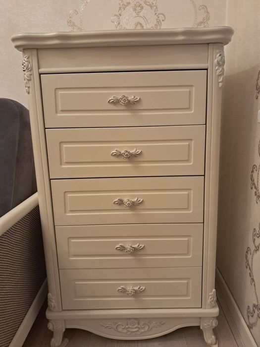 Продам бельевой комод ,дерево . Тумба .