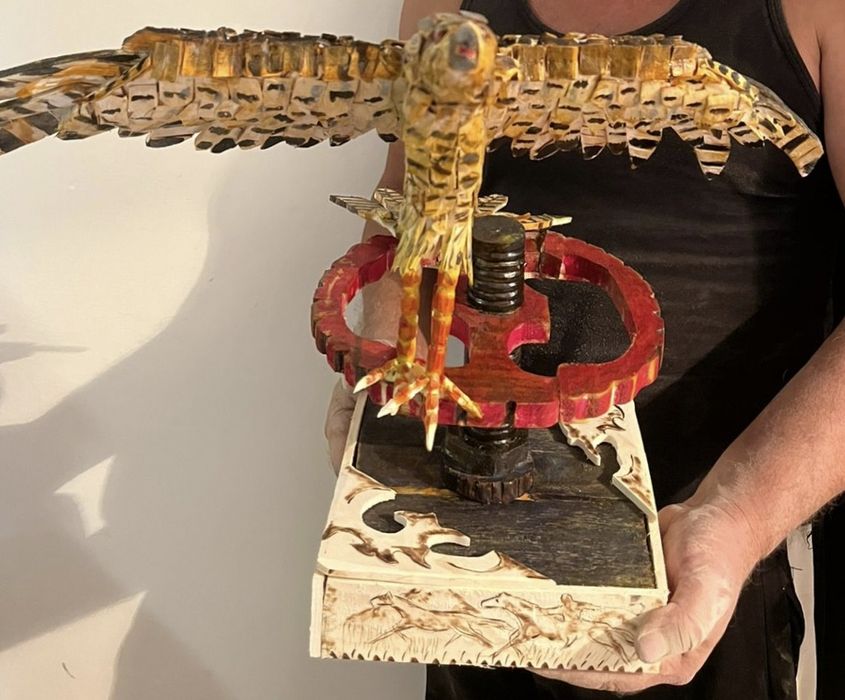 Скульптура с дерева