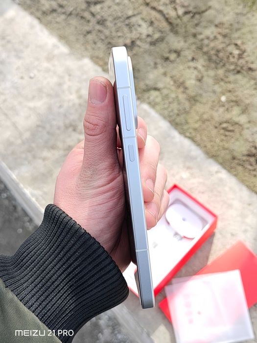 Oneplus Ace 6 12/256 Gb sotiladi