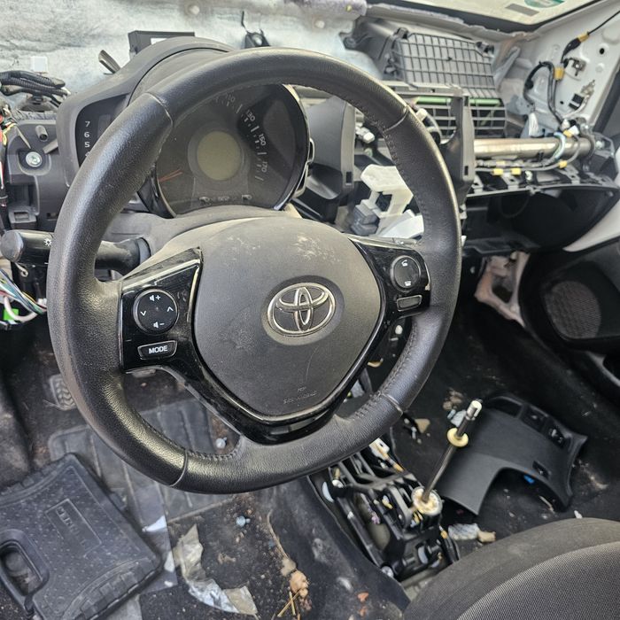 Dezmembrez toyota aygo  motor 1000 e 6