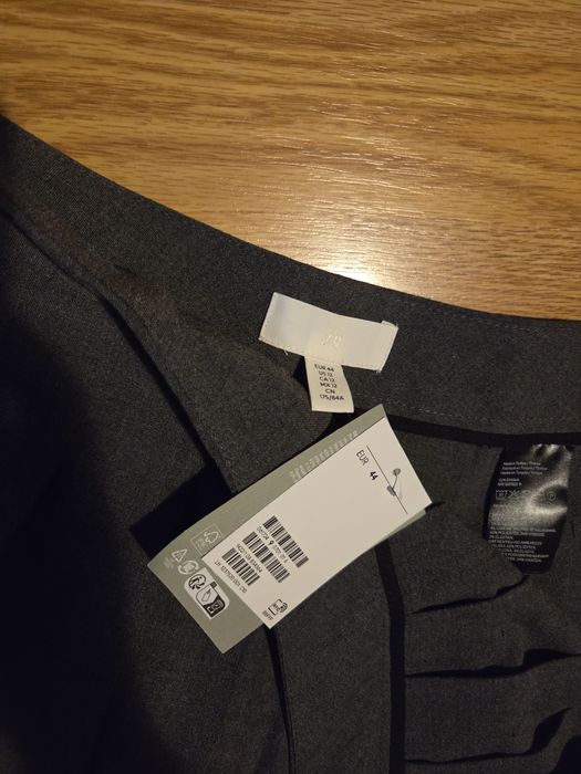 44/L H&M сива плисирана къса пола