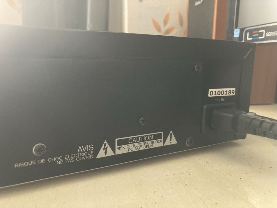 Проигрыватель CD и MD от TASCAM MD-CD1МКIII