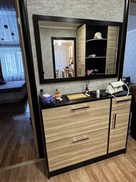 Шкаф, зеркало, обувница