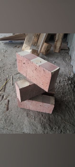 Кирпичи строительный