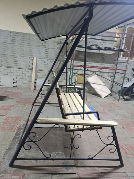 Продам садовую качелю