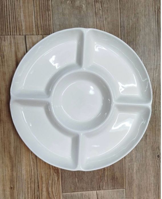 Менажница белая.