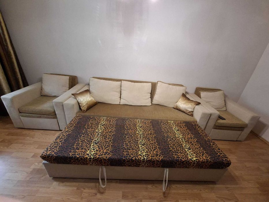 Vând urgent Canapea extensibila + 2 fotolii