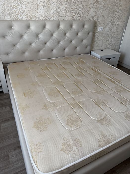 Продам кровать с подьемным механизмом