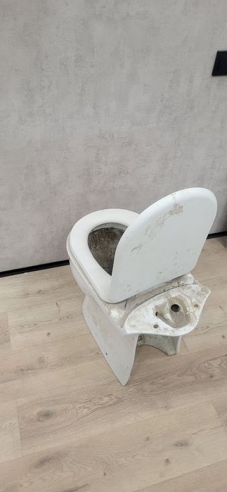 Продаю бу унитаз