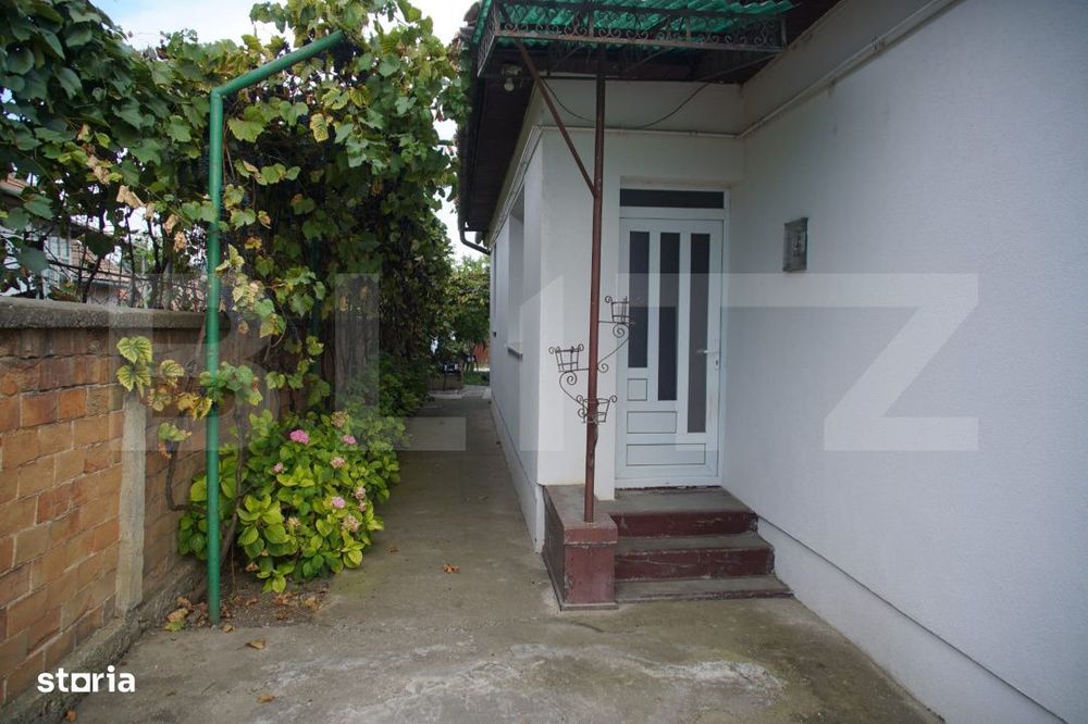 Liniste, spatiu -casa primitoare cu curte mare, gata de mutare, in Cam