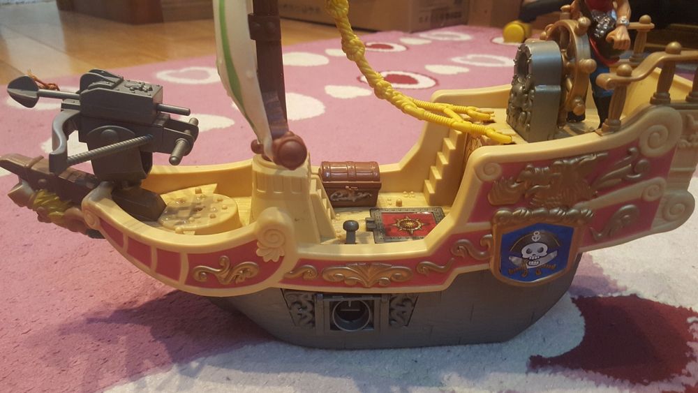 Игрушка Пиратский корабль
