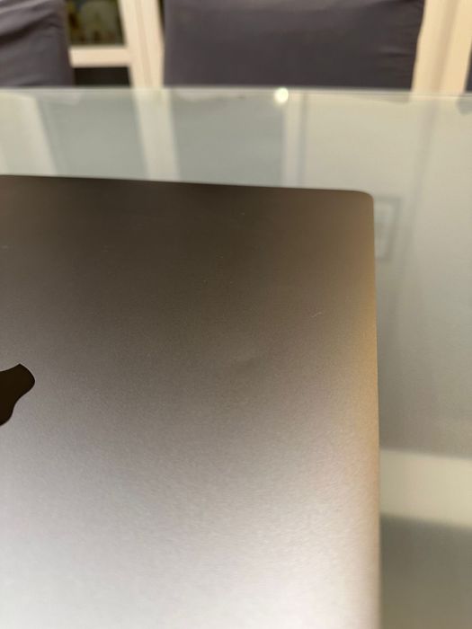Macbook Pro 2018 i7 | 16GB RAM | 512GB SSD - Display Nefunctional