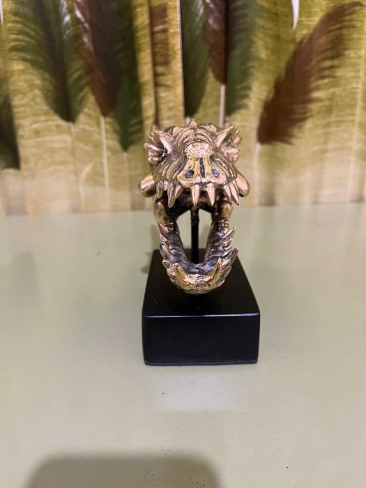 Декорация,скулптура глава на дракон от полиран бронз,в цвят злато